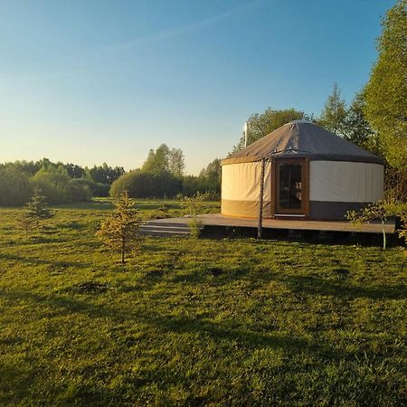 מלון גוסטנין Jurty Glamping מראה חיצוני תמונה
