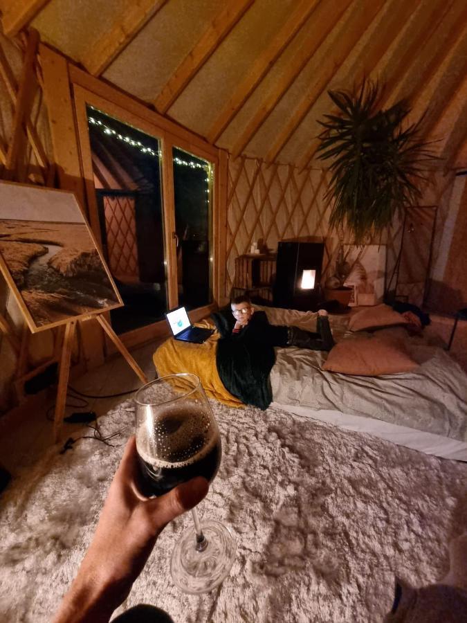 מלון גוסטנין Jurty Glamping מראה חיצוני תמונה