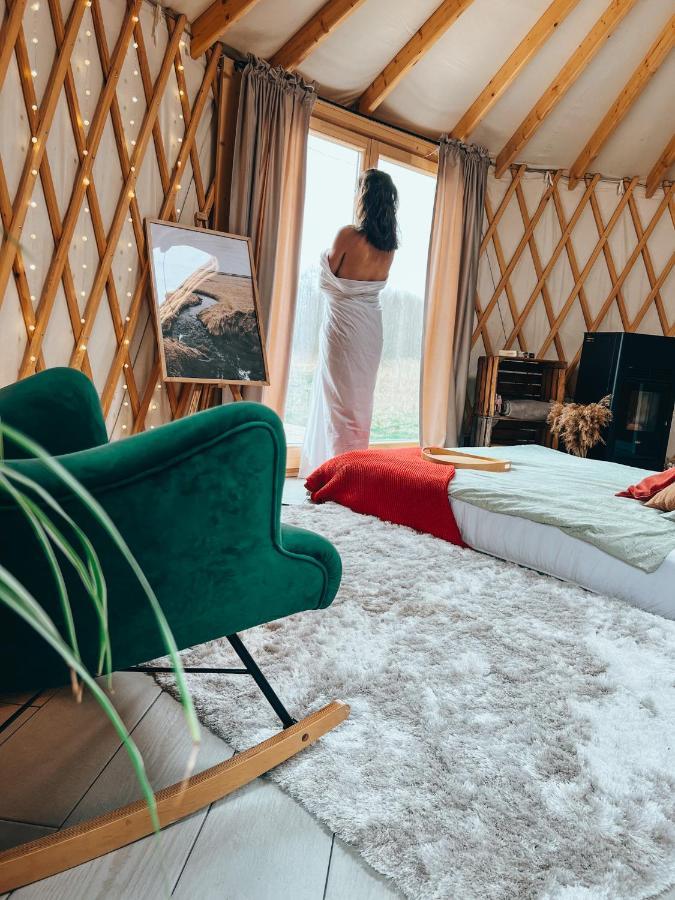 מלון גוסטנין Jurty Glamping מראה חיצוני תמונה
