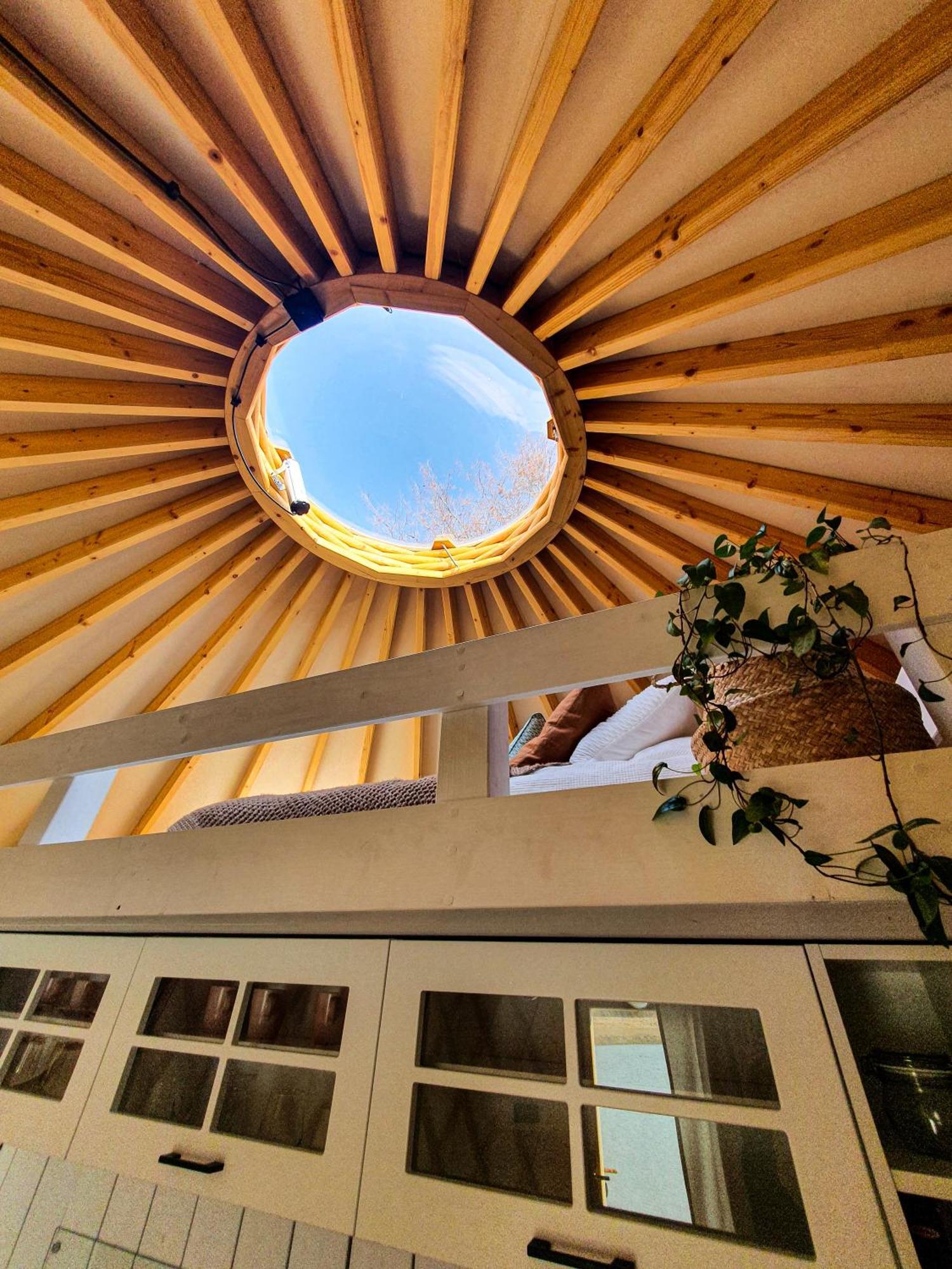 מלון גוסטנין Jurty Glamping מראה חיצוני תמונה