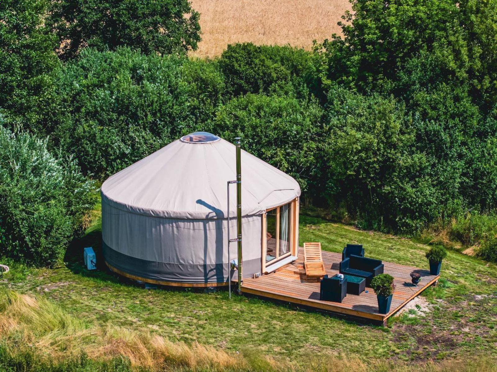 מלון גוסטנין Jurty Glamping מראה חיצוני תמונה