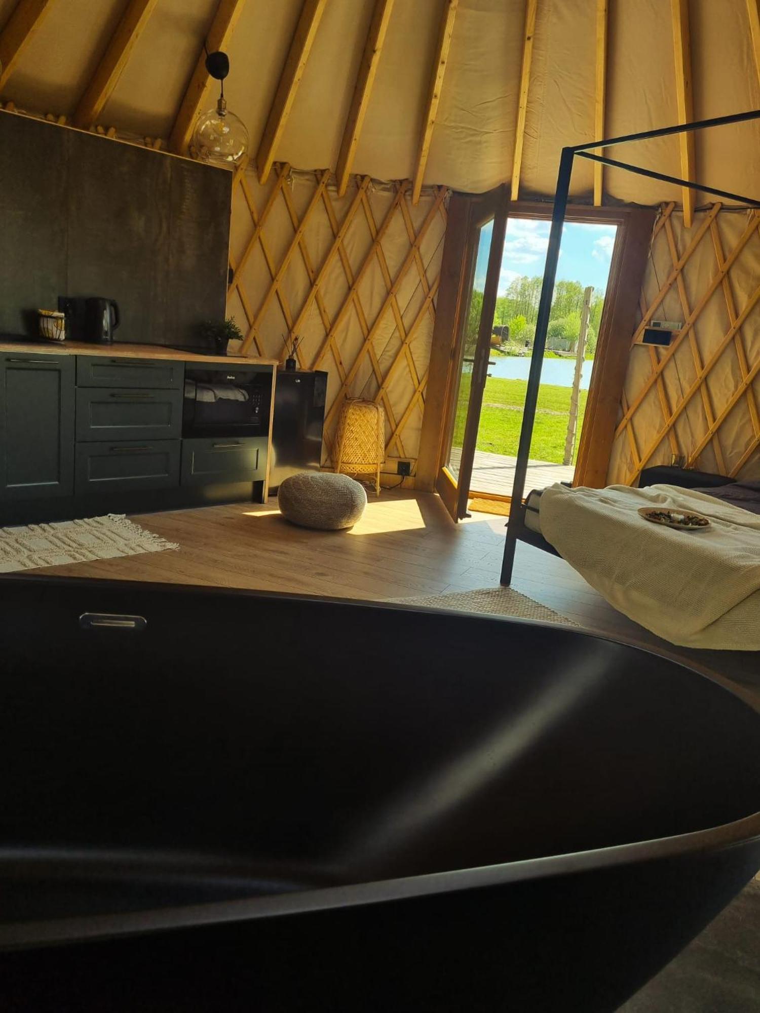 מלון גוסטנין Jurty Glamping מראה חיצוני תמונה